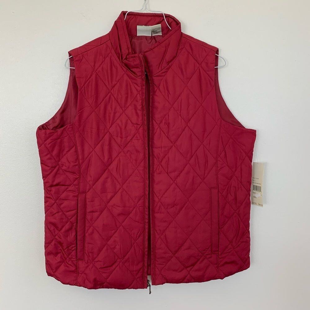 3/$30 Maroon vest with zipper and pockets